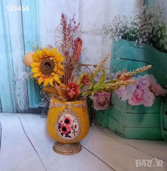 Декорирана стъклена чаша - ваза с подарък , снимка 1