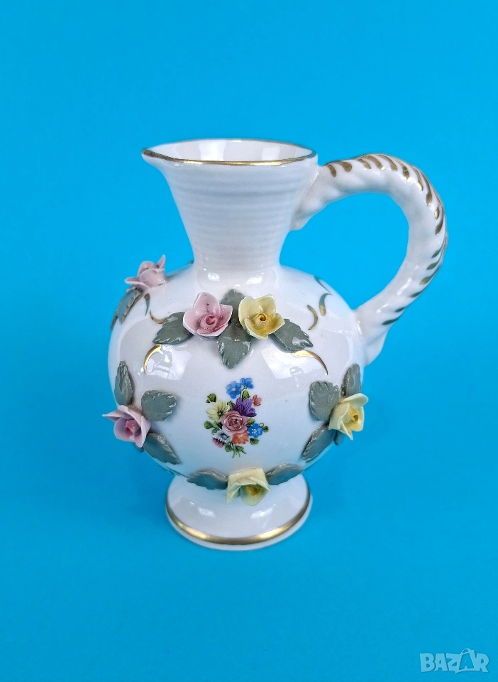 Порцеланова кана Sandizell, Dresden, декорирана с релефни цветя, снимка 1