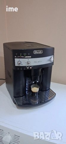Кафеавтомат / кафемашина - робот. НОМЕР 03. Delonghi Magnifica. Typ ESAM 3000. Работи с мляно...
