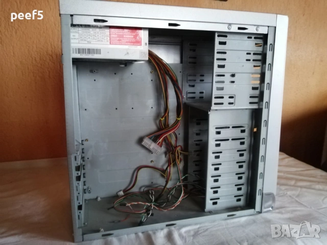 Компютърна кутия - много запазена., снимка 4 - Захранвания и кутии - 54044193