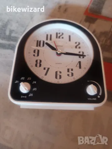 Часовник / будилник с аларма и осветление безшумен механизъм НОВ, снимка 1