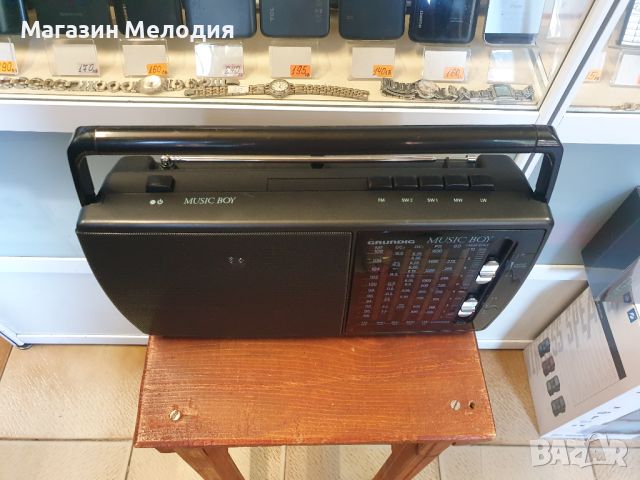 Радио Grundig Music Boy 170 В отлично техническо и визуално състояние., снимка 4 - Радиокасетофони, транзистори - 46306948