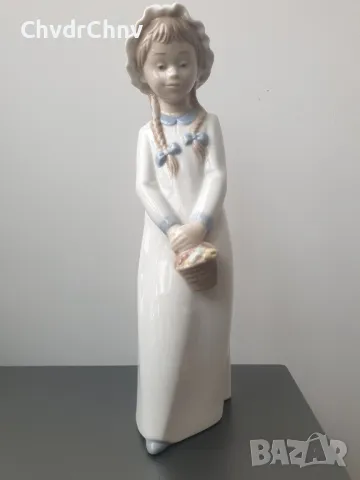 НАО ЛАДРО испанска порцеланова фигура на момиче с кошница с цветя/NAO Lladro статуетка 26см, снимка 1 - Колекции - 47095939