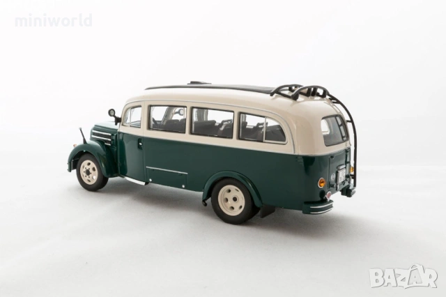 Robur LD 3001 автобус - мащаб 1:43 на IST моделът е нов в PVC дисплей-кейс, снимка 2 - Колекции - 53779862