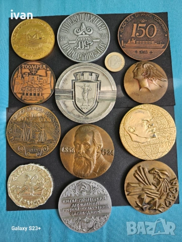 Продавам различни възпоменателни плакети