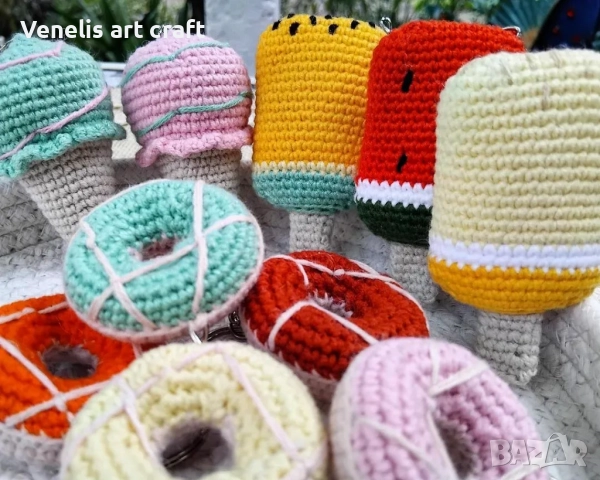 Плетен ключодържател поничка , сладолед 