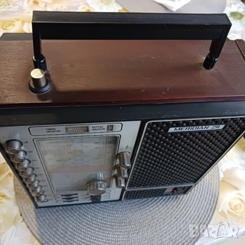 Транзисторно радио, снимка 2 - Антикварни и старинни предмети - 52919329