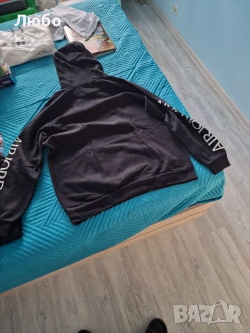 Продавам 3 броя суичъри, снимка 5 - Суичъри - 52492418