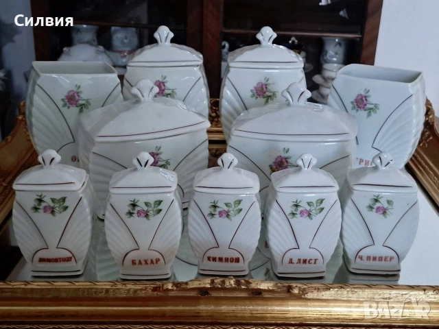Порцеланови буркани за подправки 