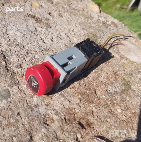 Бутон Аварийни Светлини Пежо Партнер - Ситроен Берлинго, снимка 3 - Части - 52371680