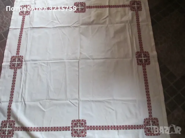 Покривка ,ръчно бродирана , фолк мотиви, 145х145 см.