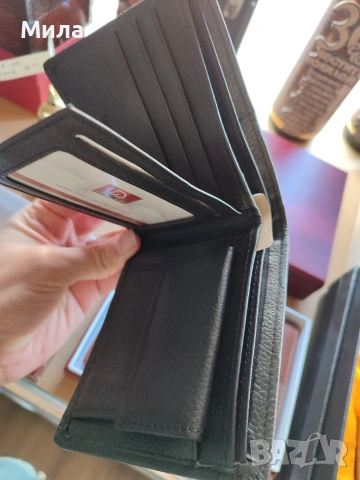 Мъжки портфейл в кутия , снимка 3 - Портфейли, портмонета - 51892185