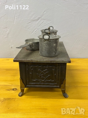 Антична миниатюрна детска печка с фурна – Wurtemberg, с аксесоари, снимка 5 - Колекции - 53384446