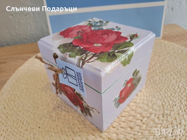 Декупаж Ръчно Изработена Кутия за Бижута с Цветя Червени Рози, снимка 5 - Други - 45523142