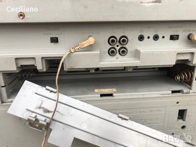 Радиокасетофон SANYO C35 -за части или ремонт!, снимка 7 - Радиокасетофони, транзистори - 53597235
