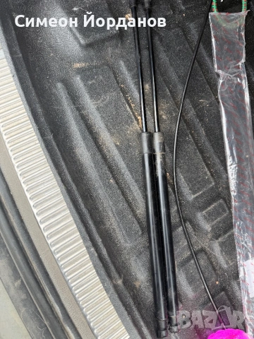 почти нови амортисьори за багажник свалени от Ауди А4 Б6 комби