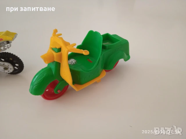 3 бр. мотори пластмаса, 1:18 , снимка 8 - Колекции - 41968488