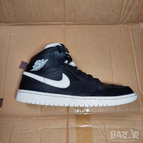 Nike Air Jordan 1 Retro Mid 'Black White'  номер 44 ,5  оригинални маратонки  , снимка 16 - Маратонки - 50292063