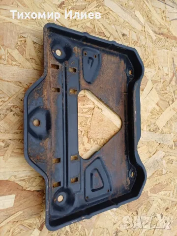 Стойка на акумулатора за Мерцедес 190, снимка 3 - Части - 50230152