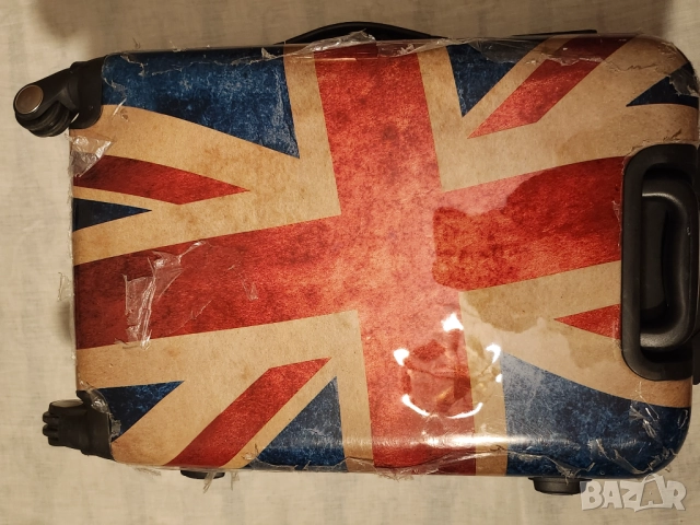 Куфар с твърди полипропиленови стени,  4 колелца, на цип с шифър, с разтегателна дръжка, снимка 3 - Куфари - 52344325