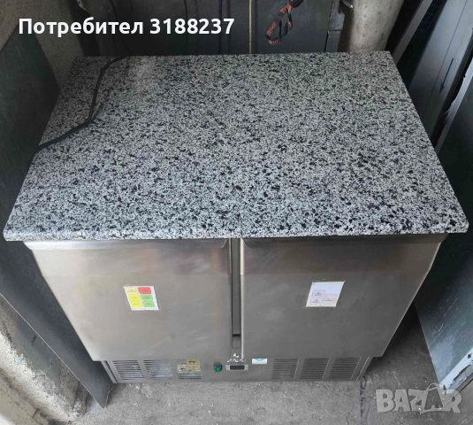 Професионален хладилен шкаф с гранитен плот