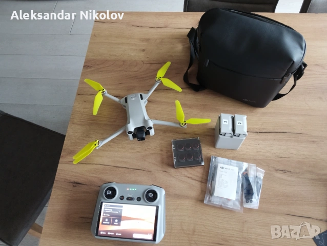 Продавам dji mini 3 pro fly more combo 