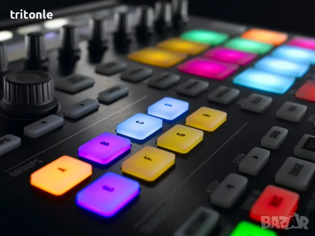 Native Instruments Maschine MK2, снимка 2 - Синтезатори - 49809743