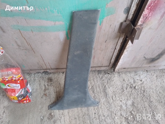 Интериорна Пластмаса Средна Колонка Дясна За Тойота Карина Седан 1995г / Toyota Carina Sedan 1995y