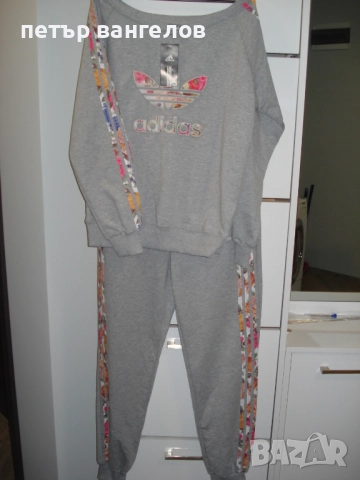 Продавам дамски анцуг.