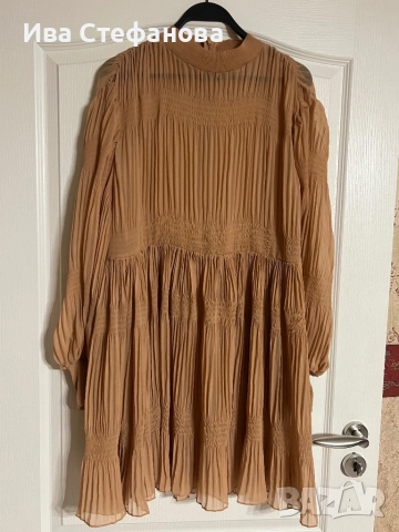 Нова феерична елегантна бежова nude цвят екрю плисе солей рокля , снимка 2 - Рокли - 37261636