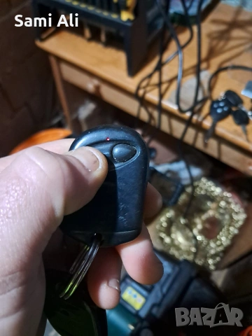 Продавам лот от различни видове автомобилни ключове (заготовки) и дистанционни, снимка 7 - Аксесоари и консумативи - 53918297