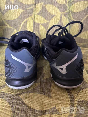 Детски маратонки за зала Mizuno , снимка 6 - Маратонки - 54264946