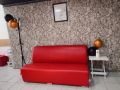 Червен диван триместен, снимка 1 - Дивани и мека мебел - 45109470