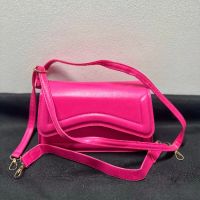 Чанта с едноцветен дизайн, снимка 1 - Чанти - 45558858