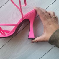 Неоново розови токчета River Island, снимка 6 - Дамски обувки на ток - 45603792