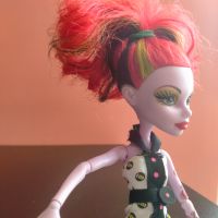 Колекционерска кукла Monster High Operetta Skultimate Roller Maze  Mattel 2011, снимка 12 - Колекции - 45147073