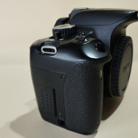 Canon EOS Rebel T4i (650D) тяло, снимка 2 - Фотоапарати - 44984583