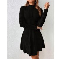 Къса дамска рокля в черно, снимка 1 - Рокли - 45469483