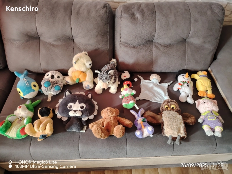 Кашон с плюшени играчки . Седяли са само за украса , не е играно с тях . Бухъла е ръкавица кукла. , снимка 1