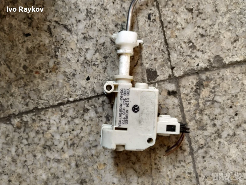 Машинка централно заключване резервоар Volkswagen Passat 6 , 3B0959782A , снимка 1