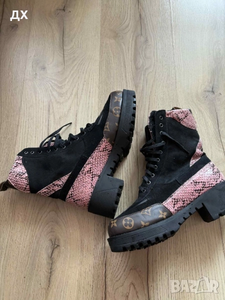 Дамски боти LV в черно и розово, снимка 1