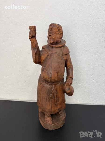 Френска ръчно резбована  статуя на пиещ монах. №7516, снимка 1