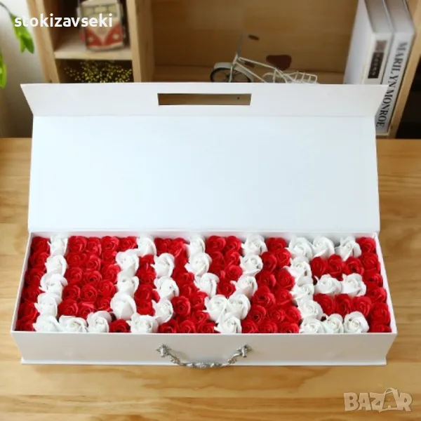 Голяма подаръчна кутия с вечни 520 рози - LOVE BUKET , снимка 1