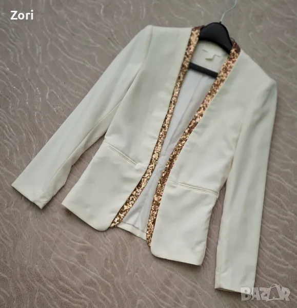 УНИКАЛНО СТИЛНО и ЕЛЕГАНТНО бяло вталено сако със златисти пайети , снимка 1