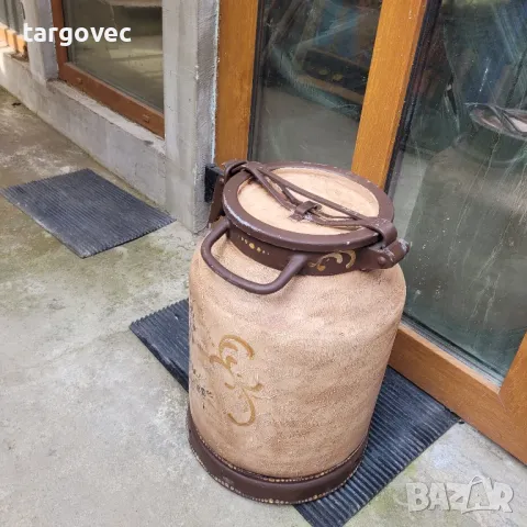 приказно красив ръчно рисуван гюм за мляко, снимка 2 - Декорация за дома - 49886659