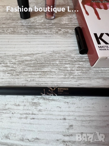 Нови матови комплекти червило + молив на марката KYLIE цветовете са червен , телесен и тъмно лилав ❤, снимка 17 - Декоративна козметика - 52119877