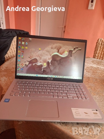Продавам ASUS VivoBook 15.6 в Отлично състояние