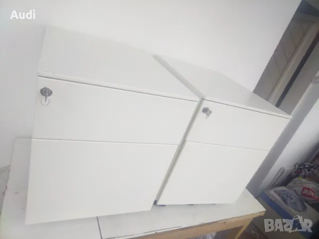 Продавам два броя метални шкафове на колелца с ключ за инструменти, лични вещи., снимка 2 - Куфари с инструменти - 49873550