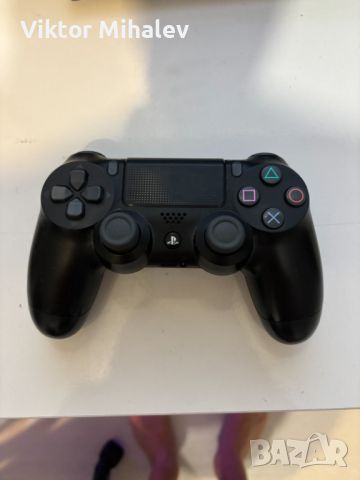 Продавам PS4 Controller DualShock 4 v2 Черен, снимка 1 - Аксесоари - 46264576