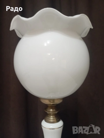 Комплект от две порцеланови лампи с бели стъклени абажури, снимка 5 - Настолни лампи - 52097464